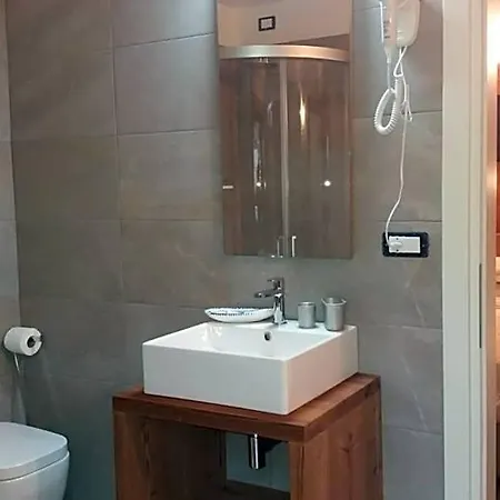 فندق مبيت وإفطار Al Castel بادولا